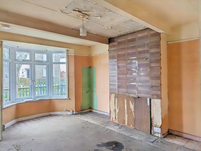 43 Innes Road, Horsham, West Sussex, RH12 4JQ 7