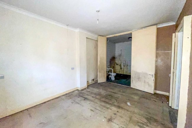 47 Rostella Road, Tooting, London SW17 0HU 5