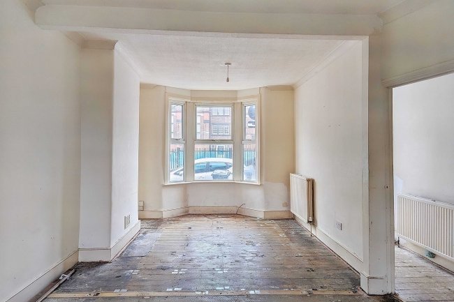 43 Sandown Road, South Norwood, London SE25 4XD 8