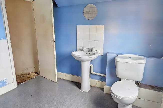 43 Sandown Road, South Norwood, London SE25 4XD 8