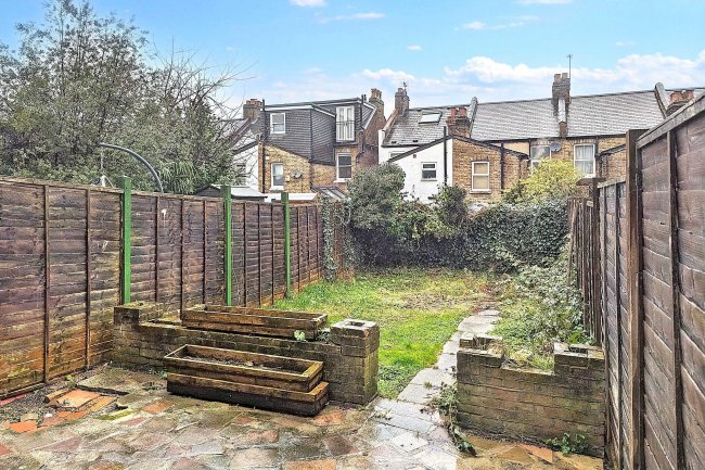 43 Sandown Road, South Norwood, London SE25 4XD 8