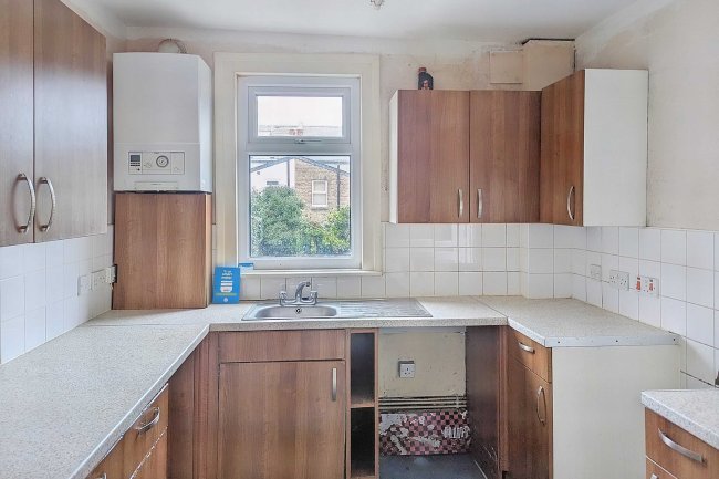 43 Sandown Road, South Norwood, London SE25 4XD 8