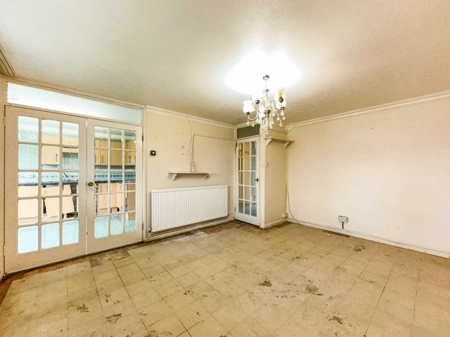 147 Waverley Road, Tottenham, N17 0PB 1