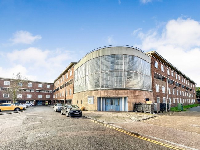 147 Waverley Road, Tottenham, N17 0PB 1