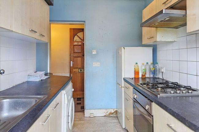 23 Wychwood Avenue Thornton Heath CR7 8AQ 8