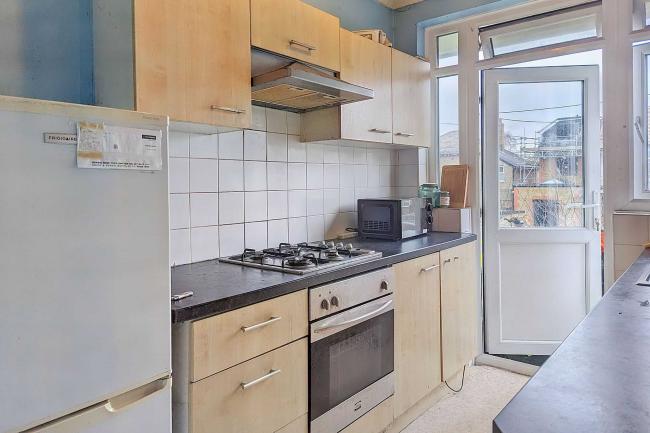 23 Wychwood Avenue Thornton Heath CR7 8AQ 8