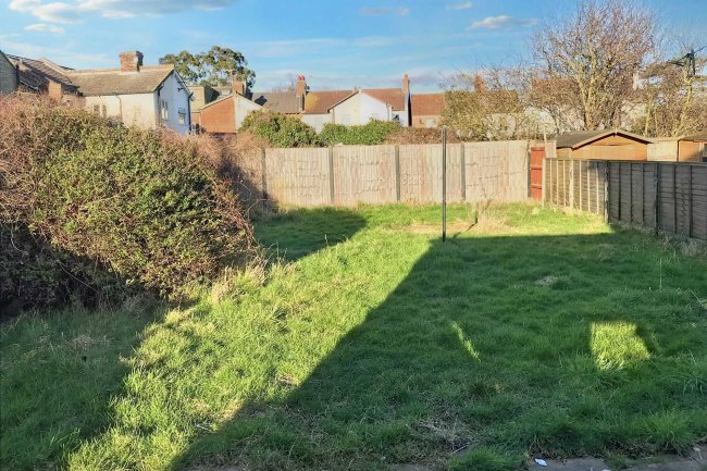 22 Warwick Crescent, Clacton-on-Sea, Essex, CO15 3DG 6