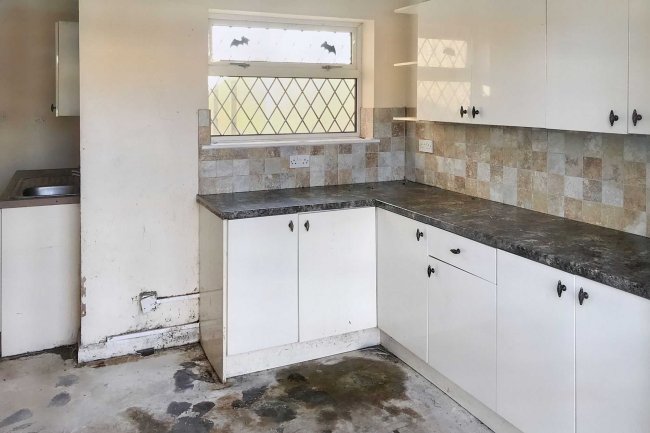 22 Warwick Crescent, Clacton-on-Sea, Essex, CO15 3DG 6