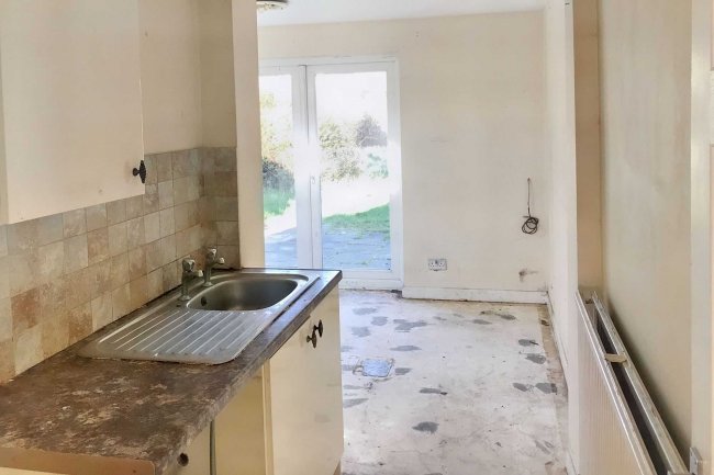 22 Warwick Crescent, Clacton-on-Sea, Essex, CO15 3DG 6