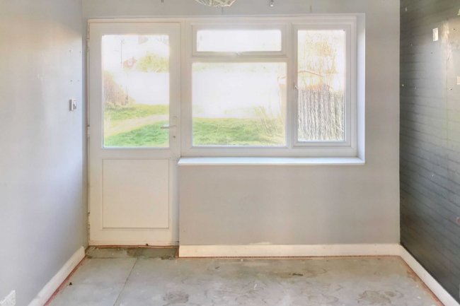 22 Warwick Crescent, Clacton-on-Sea, Essex, CO15 3DG 6