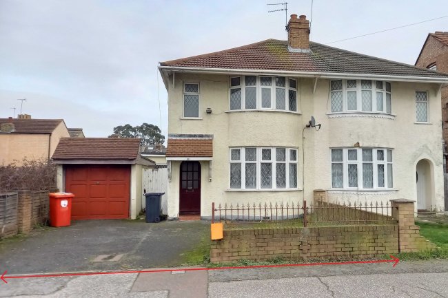 22 Warwick Crescent, Clacton-on-Sea, Essex, CO15 3DG 6