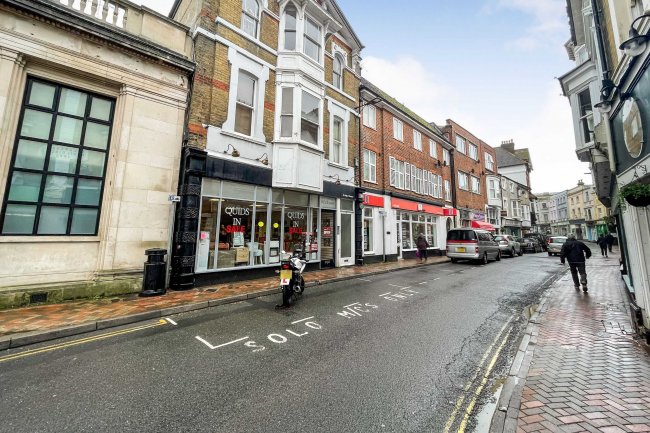 15 High Street, Ventnor, Isle of Wight PO38 1RZ 5
