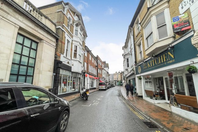 15 High Street, Ventnor, Isle of Wight PO38 1RZ 5