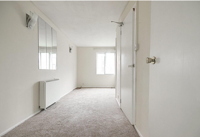 46 Pycroft Way, Edmonton, N9 9XY 6