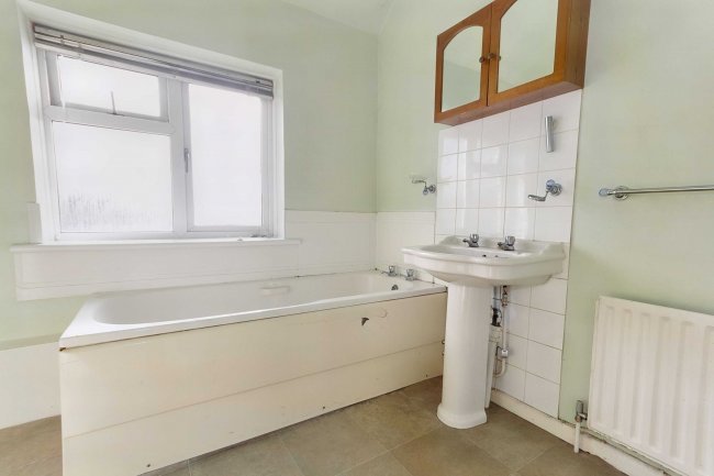 150 Vandyke Road, Leighton Buzzard, Bedfordshire, LU7 3HS 6