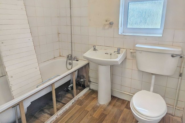 28B Swete Street, Plaistow, London, E13 0BS 4