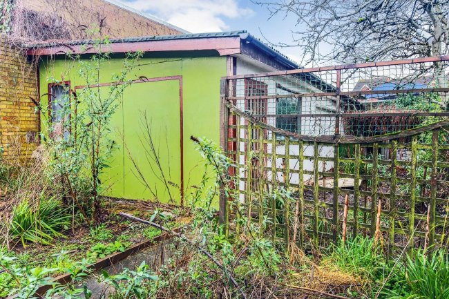 Workshop to the Rear of 402 High Street, Aldershot, Hampshire, GU12 4NE 4