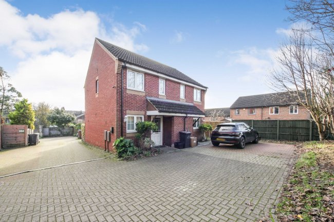 29a/29b Wensleydale, Luton, Bedfordshire, LU2 7PN 2