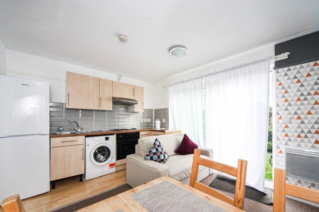 29a/29b Wensleydale, Luton, Bedfordshire, LU2 7PN 2