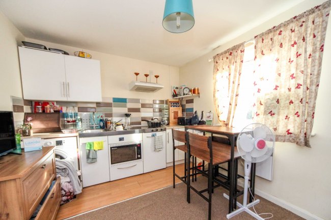 29a/29b Wensleydale, Luton, Bedfordshire, LU2 7PN 2