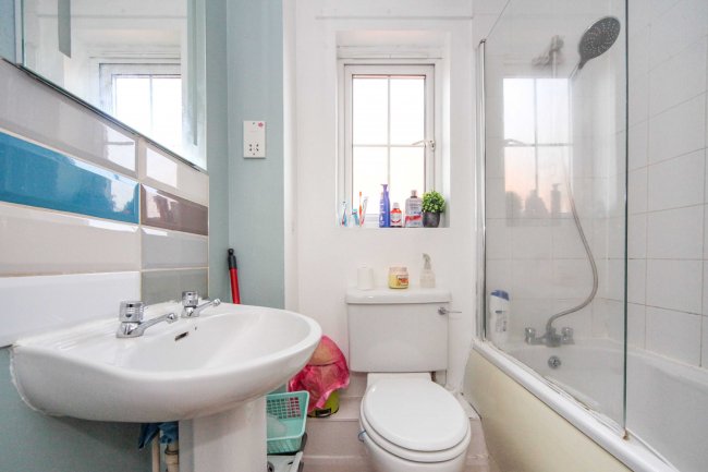 29a/29b Wensleydale, Luton, Bedfordshire, LU2 7PN 2