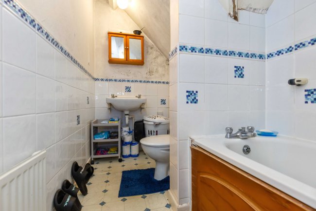 44 Alexandra Road, Farnborough, GU14 6DA 6