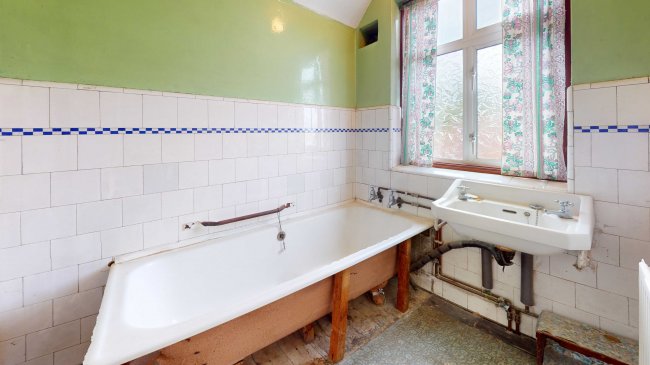 80 Beverley Road, Whyteleafe, Surrey, CR3 0DX 5