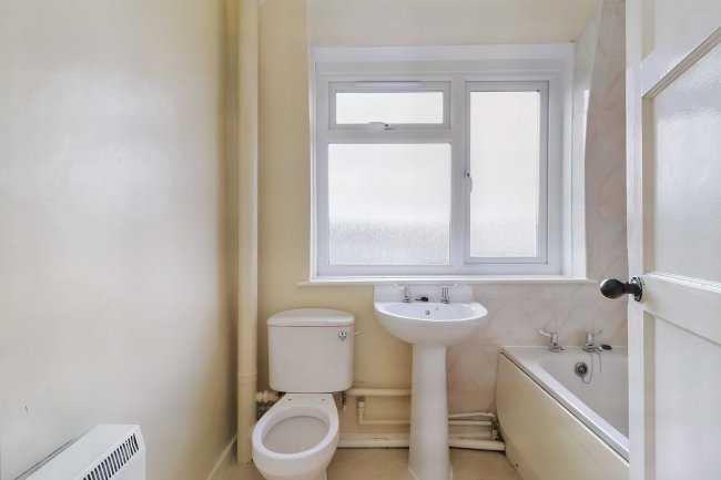 3 Court Farm Close, Netheravon, Salisbury, SP4 9QX 10