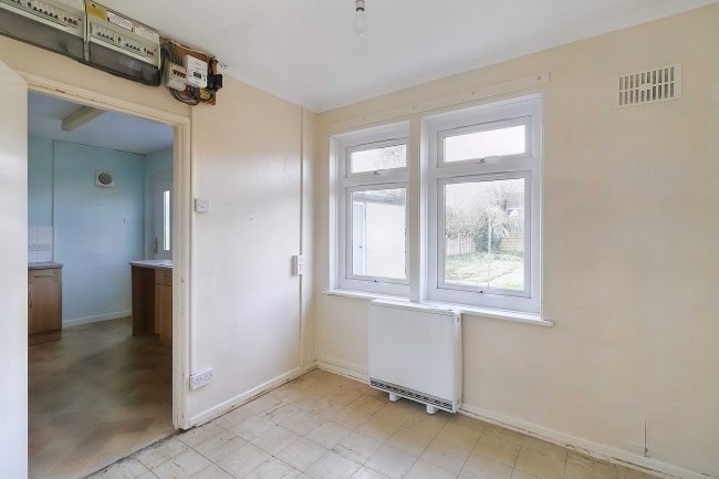 3 Court Farm Close, Netheravon, Salisbury, SP4 9QX 10