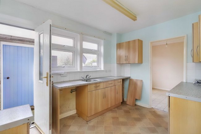 3 Court Farm Close, Netheravon, Salisbury, SP4 9QX 10