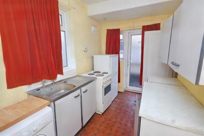 18A Highcroft Avenue, Wembley, HA0 1TG 10