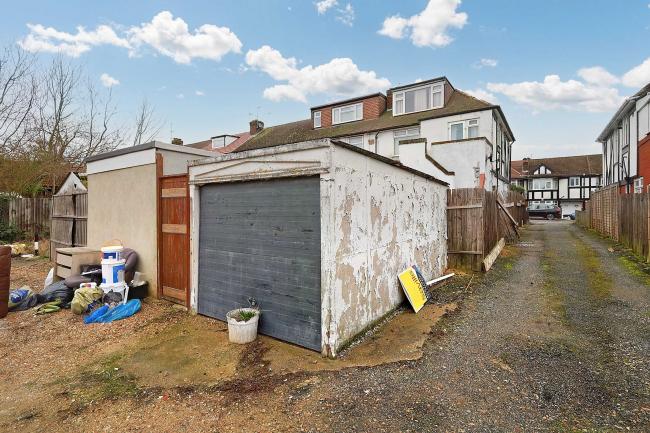 18A Highcroft Avenue, Wembley, HA0 1TG 10