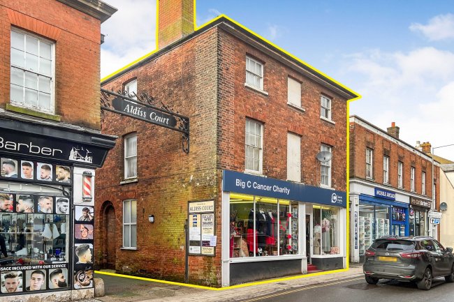 10 High Street, Dereham NR19 1DR 9