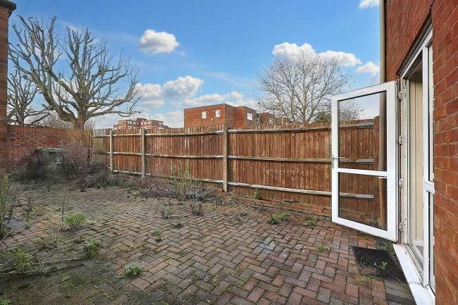 12 De Lisle Close, Hilsea, Portsmouth, PO2 0UZ 4