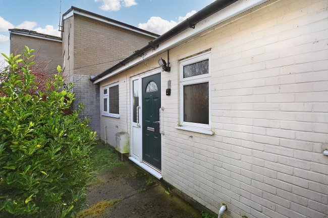 8 Woodbourne Close, Liss, GU33 7BA 8