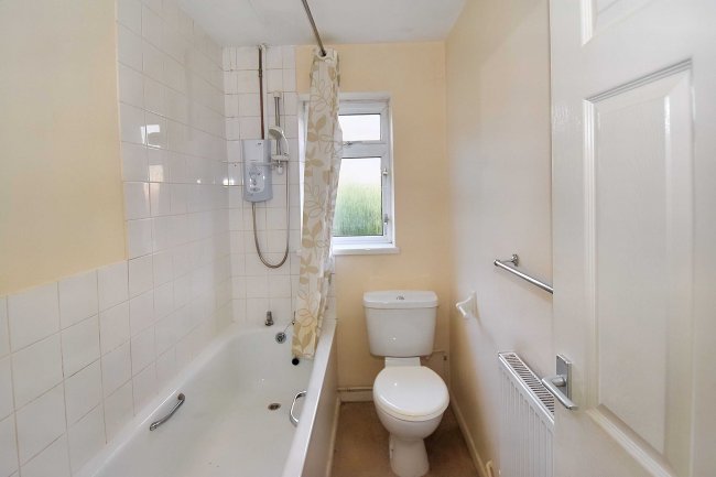 8 Woodbourne Close, Liss, GU33 7BA 8