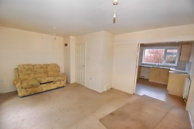 8 Woodbourne Close, Liss, GU33 7BA 8