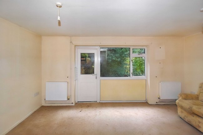 8 Woodbourne Close, Liss, GU33 7BA 8