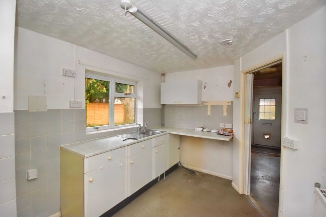 22 Beech Lane, Grayshott, Hindhead, GU26 6LT 10