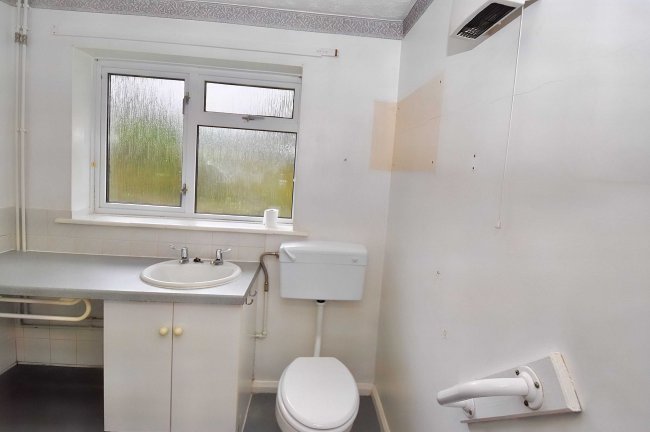 22 Beech Lane, Grayshott, Hindhead, GU26 6LT 10