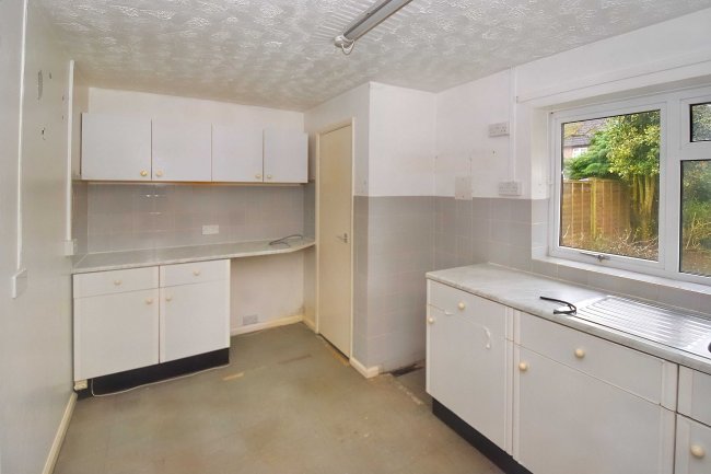 22 Beech Lane, Grayshott, Hindhead, GU26 6LT 10