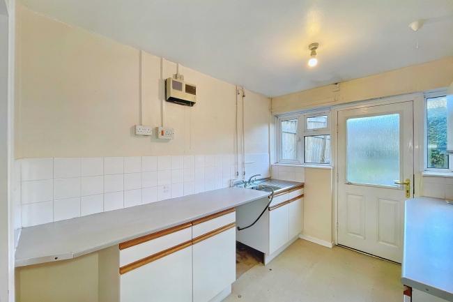 7 Greenhill Road, Yeovil, Somerset, BA21 5NA 6