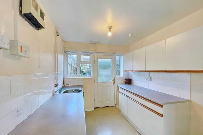 7 Greenhill Road, Yeovil, Somerset, BA21 5NA 6