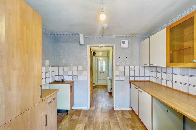 10 Poplars Close, Yeovil Marsh, Yeovil, Somerset BA21 3QW 7