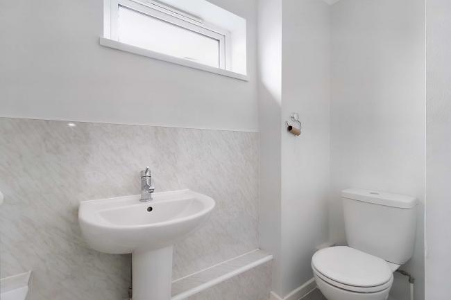 3 Bevis Close, Southampton, Hampshire, SO45 1RG 4