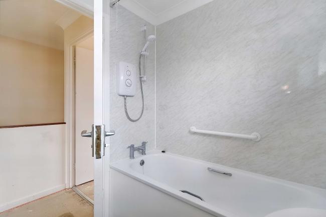 3 Bevis Close, Southampton, Hampshire, SO45 1RG 4