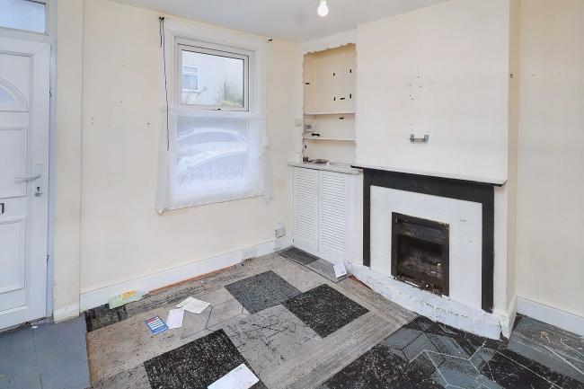 64 Constitution Road, Chatham, Kent, ME5 7DW 2