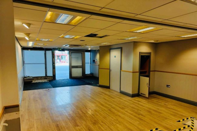 404 Bitterne Road Precinct, Southampton, SO18 1DD 1