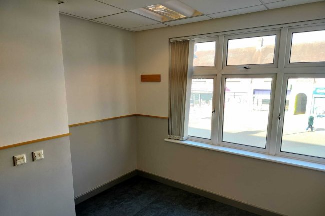 404 Bitterne Road Precinct, Southampton, SO18 1DD 1