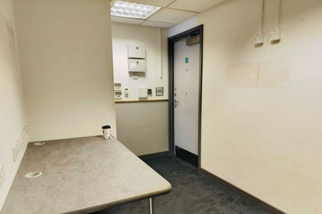 404 Bitterne Road Precinct, Southampton, SO18 1DD 1